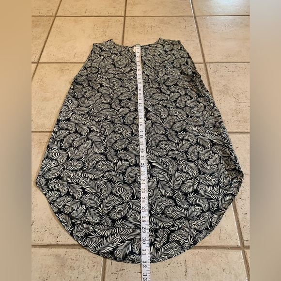 H&M Black & White Feather Print Blouse - Size 10 - Picture 4 of 5